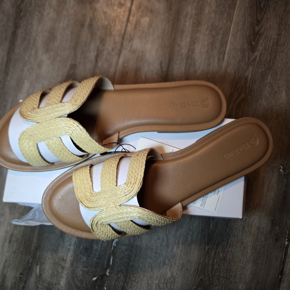 Tan and White Slide Sandals with Leaf Design